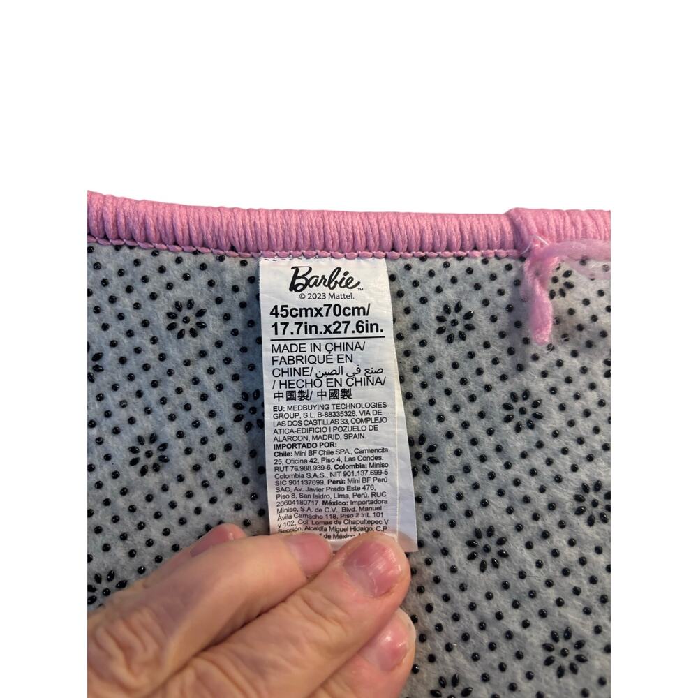 Barbie bath rug 17.7”x27.6” euc memory foam type rug pink white washable - Picture 6 of 6